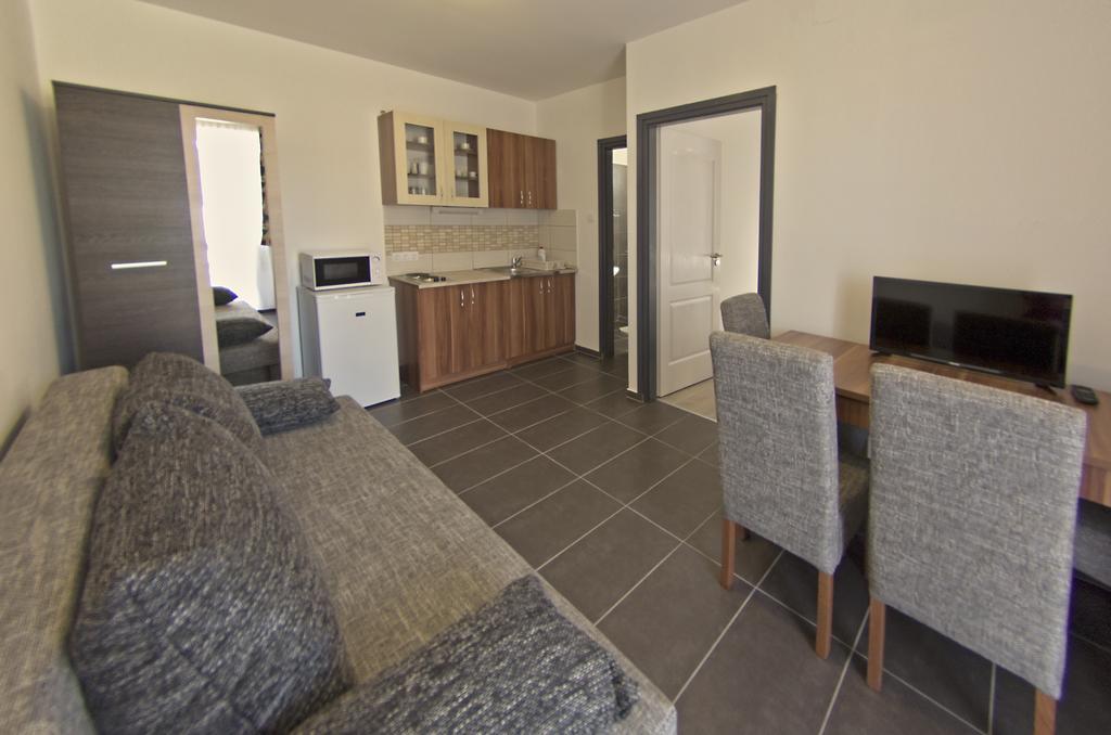 Luca Apartman Sopron Cameră foto